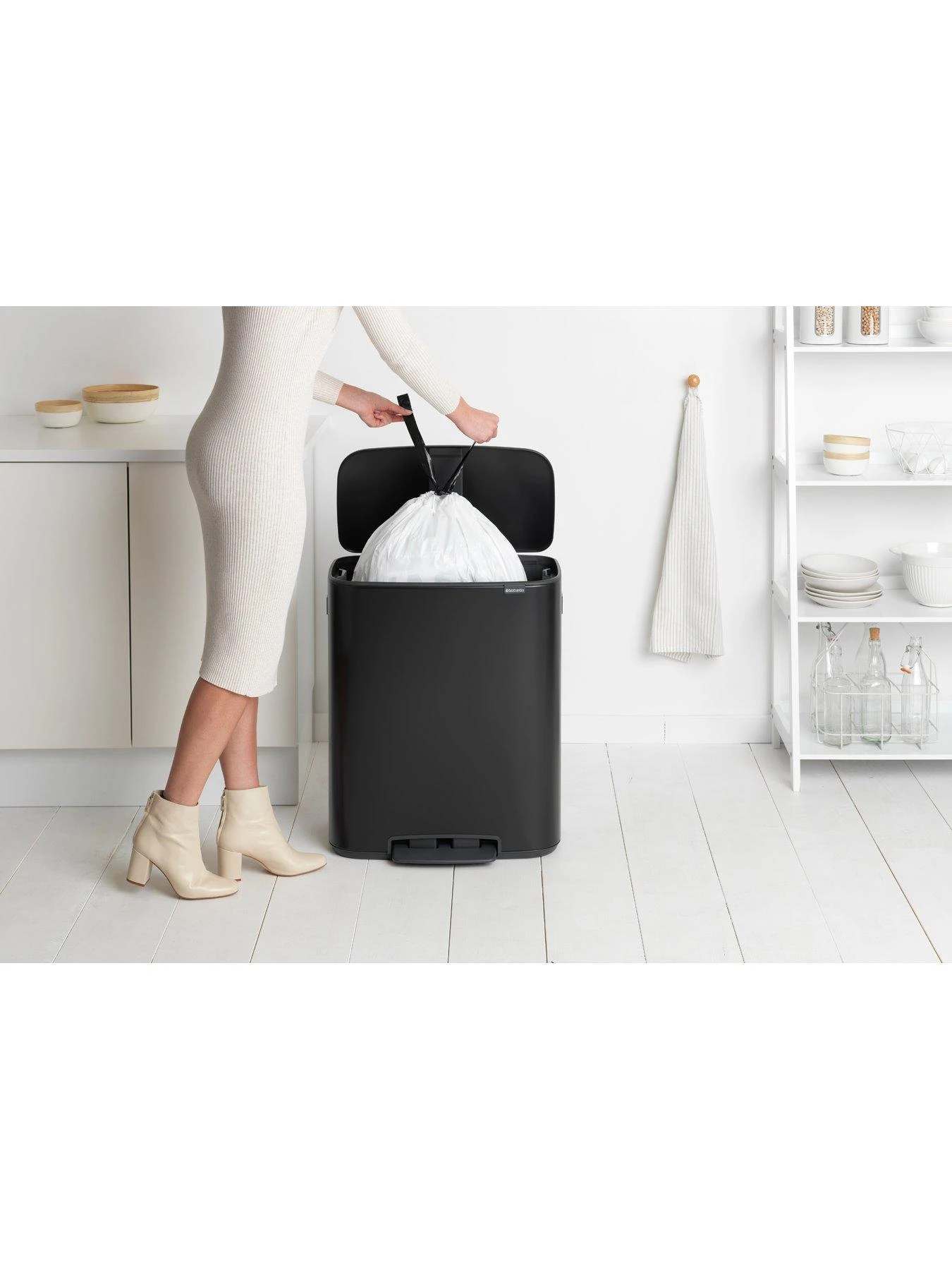 Brabantia Bo 60-Litre Pedal Bin – Black 7 Brabantia Bo 60-Litre Pedal Bin – Black - Image 5
