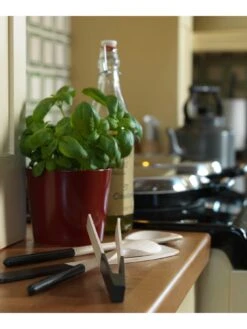 Rust-Oleum Painter’s Touch Toy Safe Gloss Finish Multi-Purpose Paint – Black 250ml -Oleu Furniture Shop QE9L7 SQ3 0000000004 BLACK SLd1