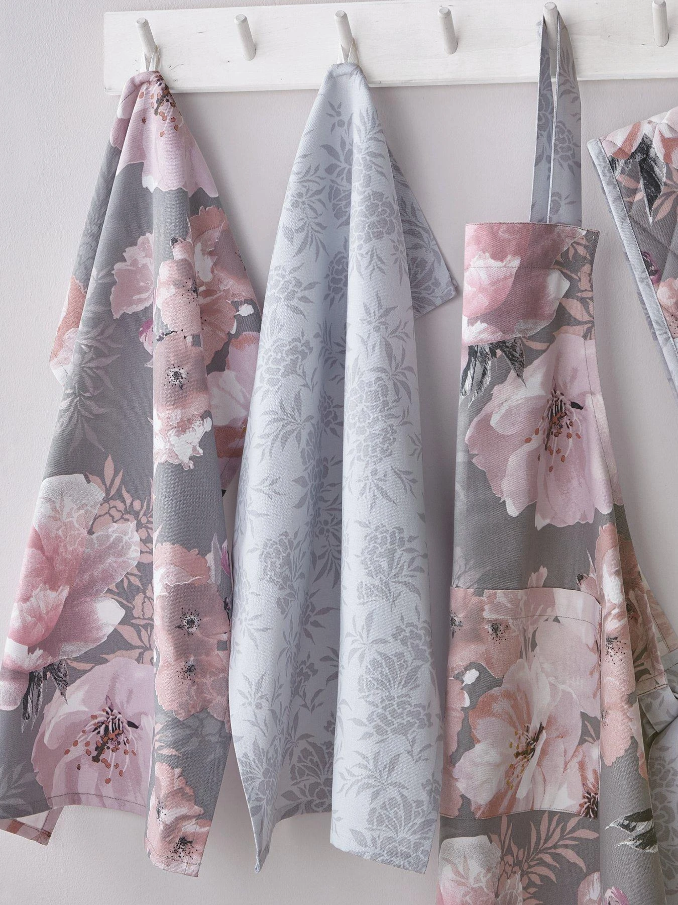 Catherine Lansfield Dramatic Floral Set Of 2 Tea Towels 4 Catherine Lansfield Dramatic Floral Set Of 2 Tea Towels - Image 2