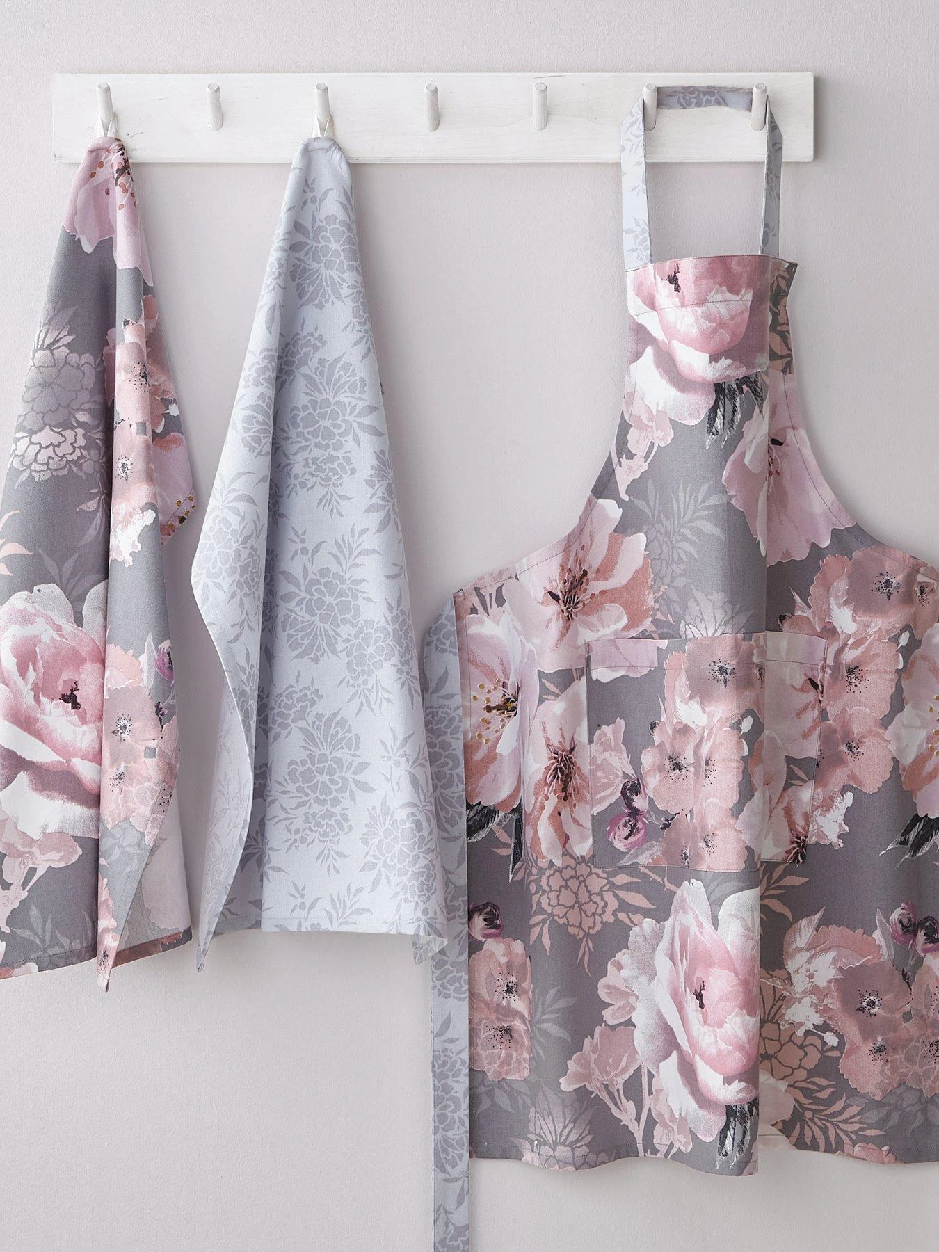 Catherine Lansfield Dramatic Floral Set Of 2 Tea Towels 5 Catherine Lansfield Dramatic Floral Set Of 2 Tea Towels - Image 3