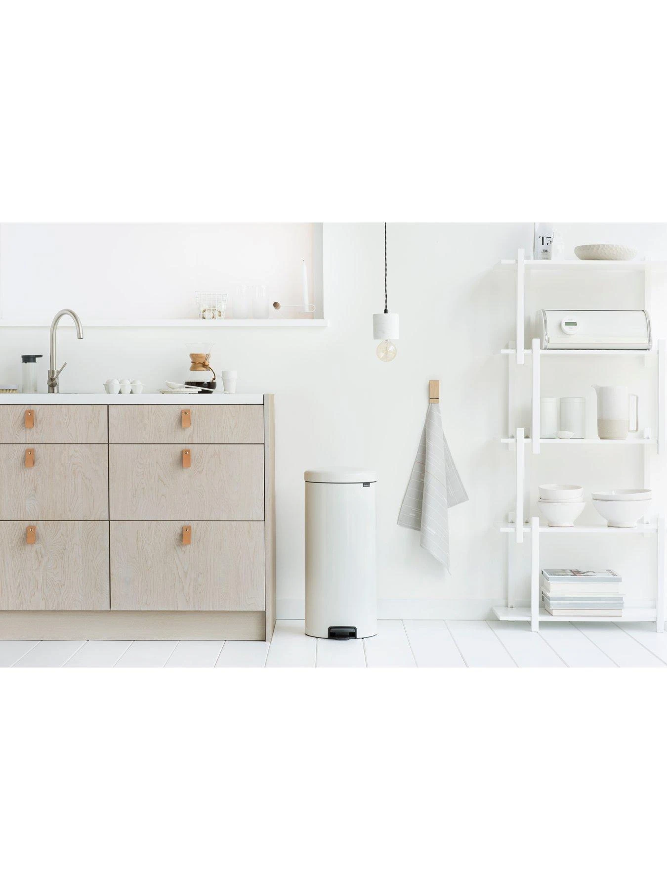 Brabantia Newicon 30-Litre Bin In White 6 Brabantia Newicon 30-Litre Bin In White - Image 4