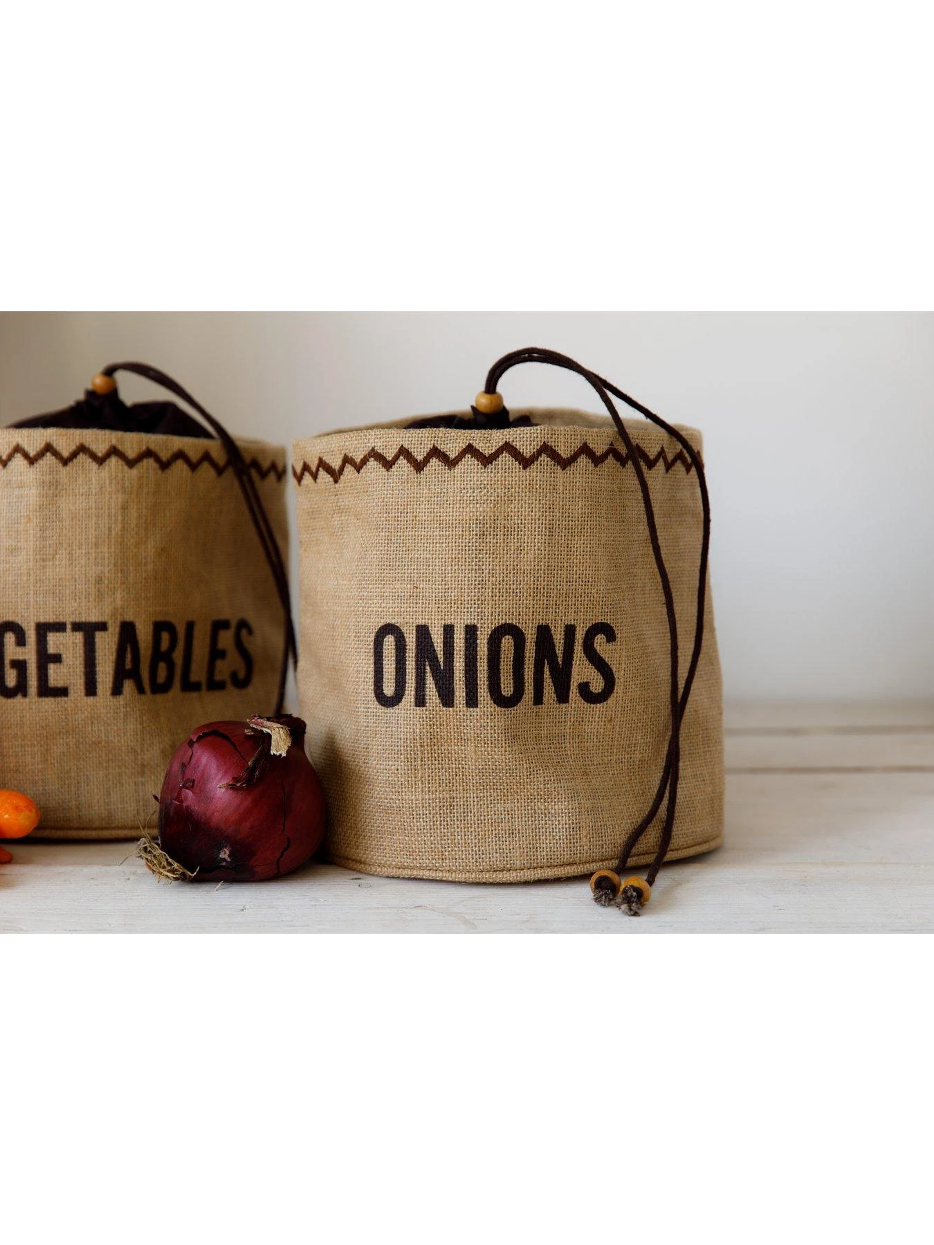 Natural Elements Hessian Onion Preserving Bag With Blackout Lining, Tagged 4 Natural Elements Hessian Onion Preserving Bag With Blackout Lining, Tagged - Image 2