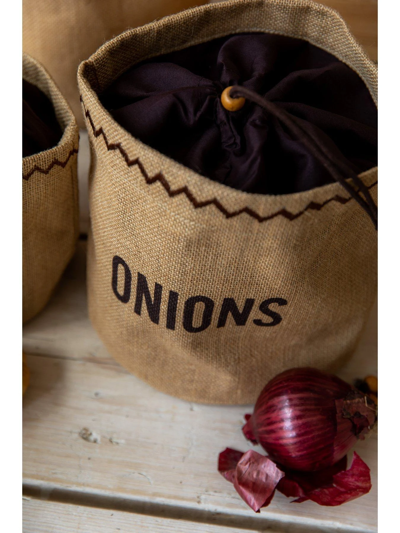 Natural Elements Hessian Onion Preserving Bag With Blackout Lining, Tagged 5 Natural Elements Hessian Onion Preserving Bag With Blackout Lining, Tagged - Image 3