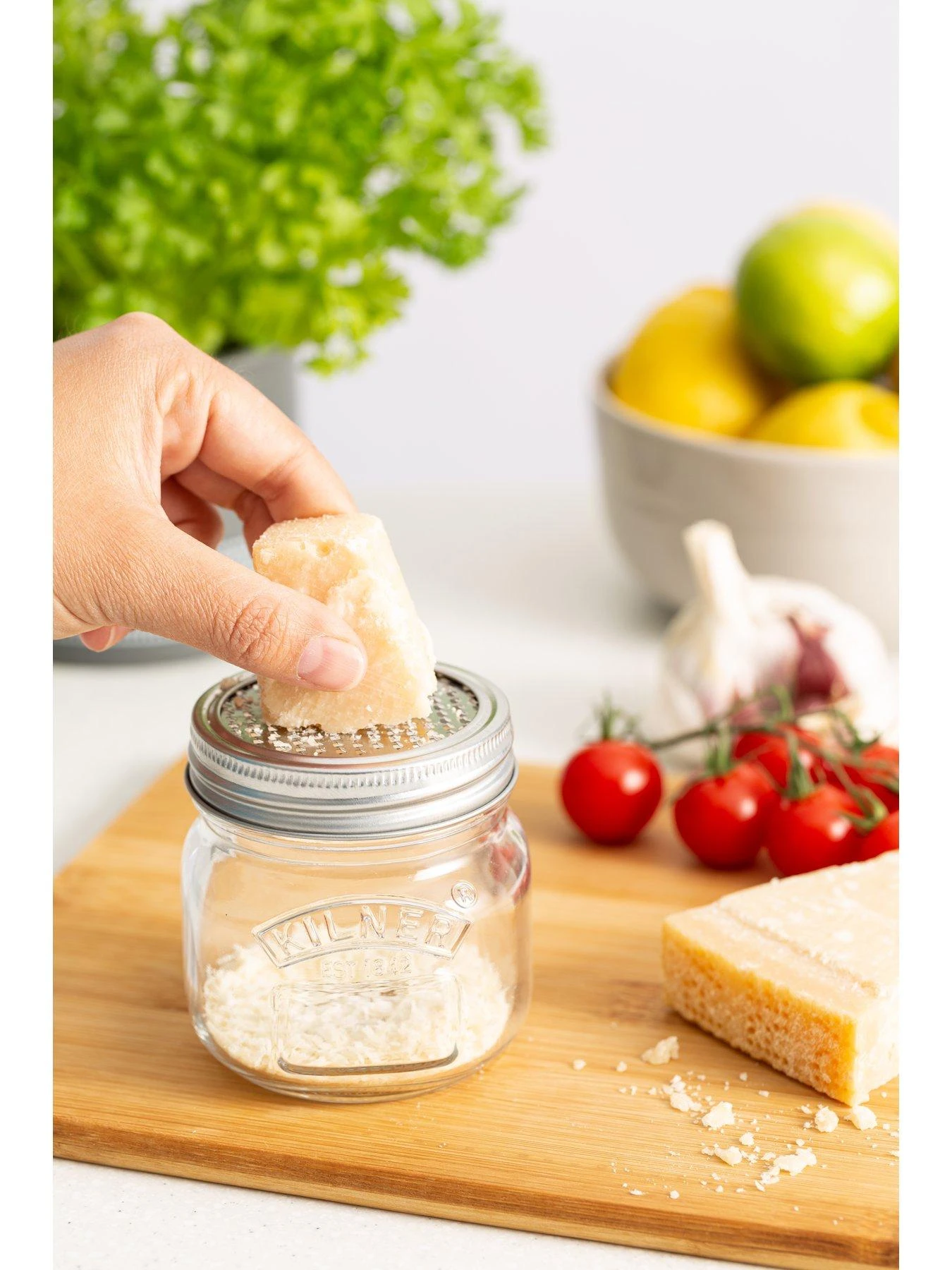 KILNER Set Of 2 Jars - Fine Grater & Shaker Jar 7 KILNER Set Of 2 Jars - Fine Grater & Shaker Jar - Image 5