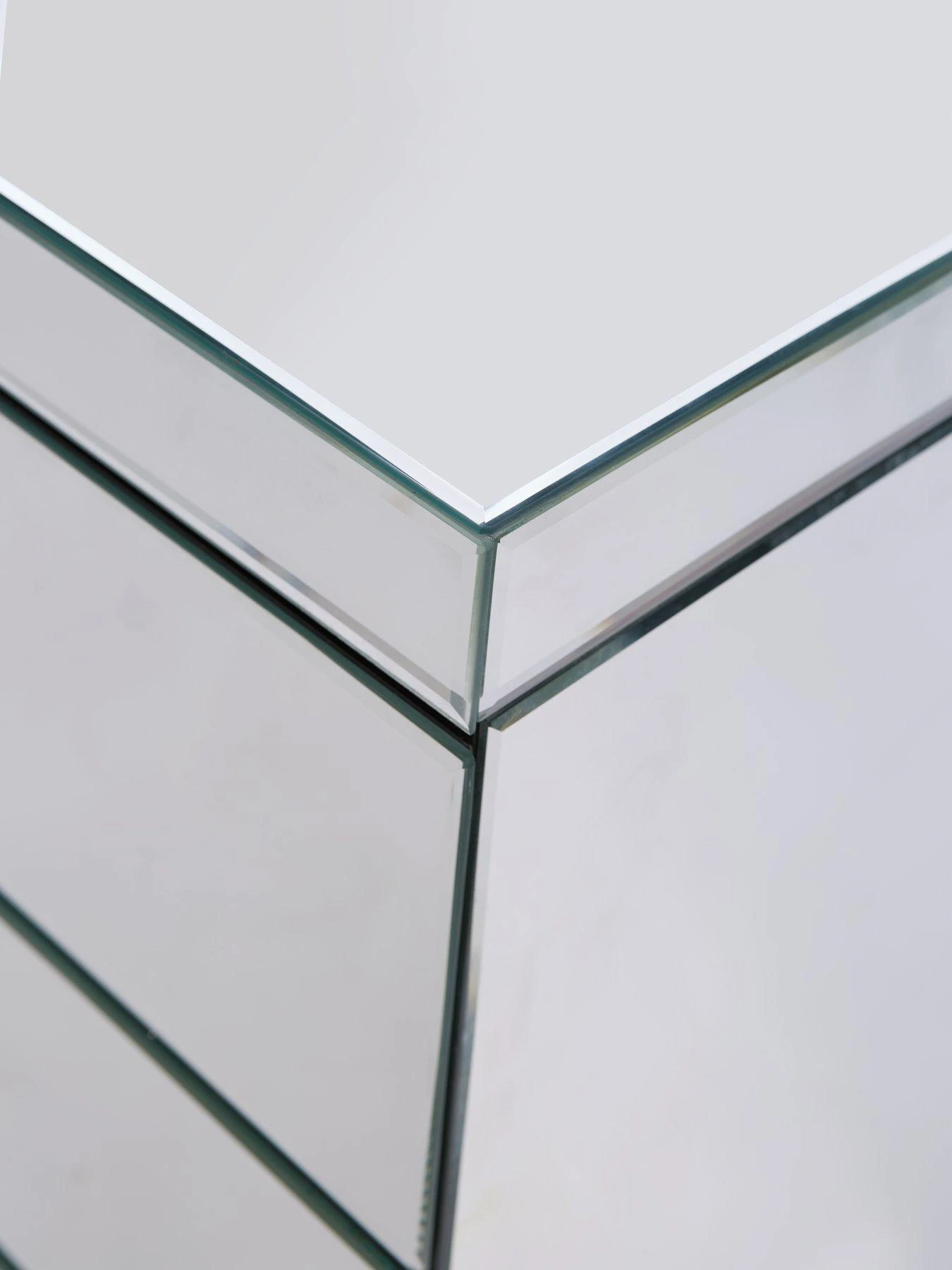 Rialto Mirrored 3 Drawer Chest 6 Rialto Mirrored 3 Drawer Chest - Image 4