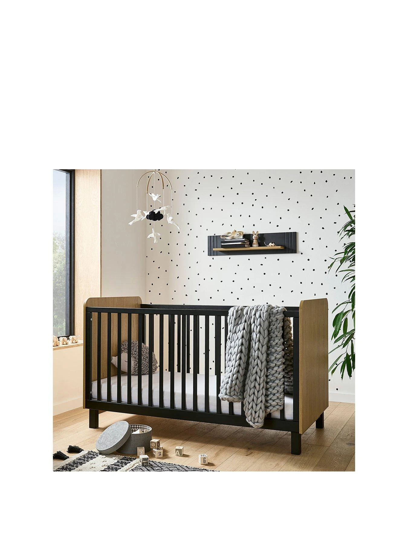 CuddleCo Rafi 3 Piece Nursery Furniture Set - Oak And Black 5 CuddleCo Rafi 3 Piece Nursery Furniture Set - Oak And Black - Image 3