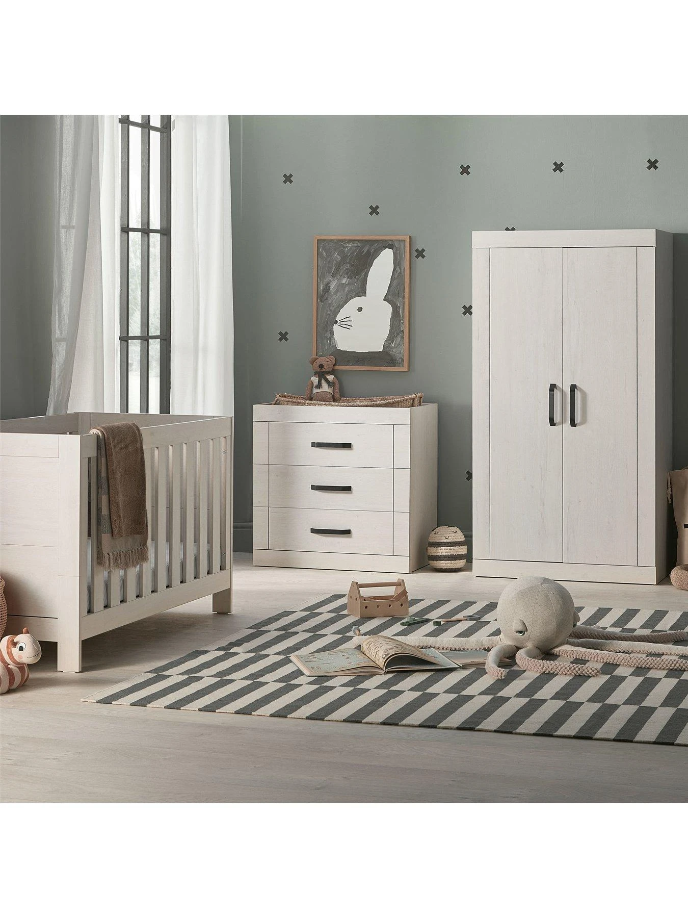 Silver Cross Alnmouth Oak 3 Piece Cot, Dresser And Wardrobe Furniture Set 3 Silver Cross Alnmouth Oak 3 Piece Cot, Dresser And Wardrobe Furniture Set