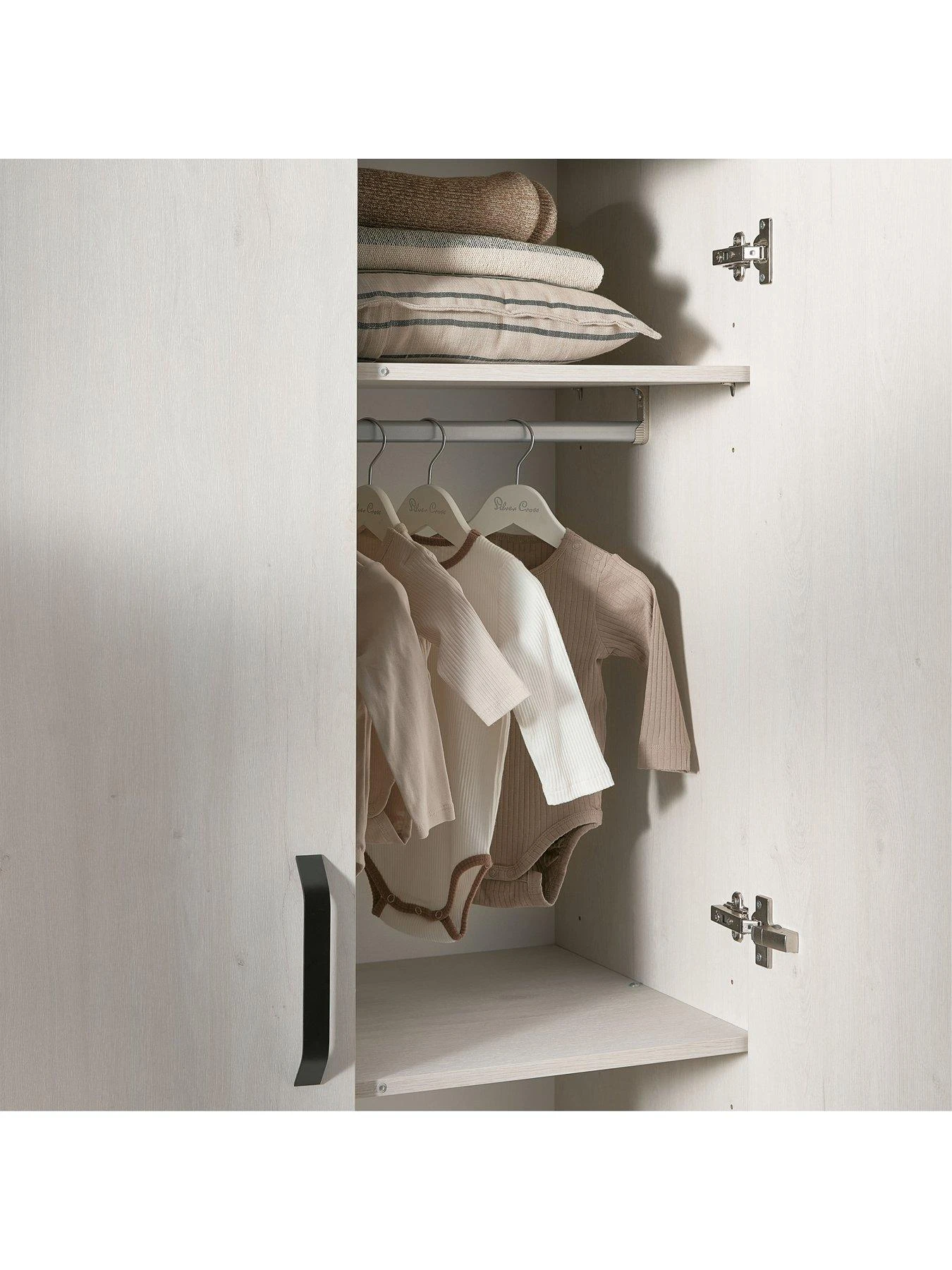 Silver Cross Alnmouth Oak 3 Piece Cot, Dresser And Wardrobe Furniture Set 8 Silver Cross Alnmouth Oak 3 Piece Cot, Dresser And Wardrobe Furniture Set - Image 6