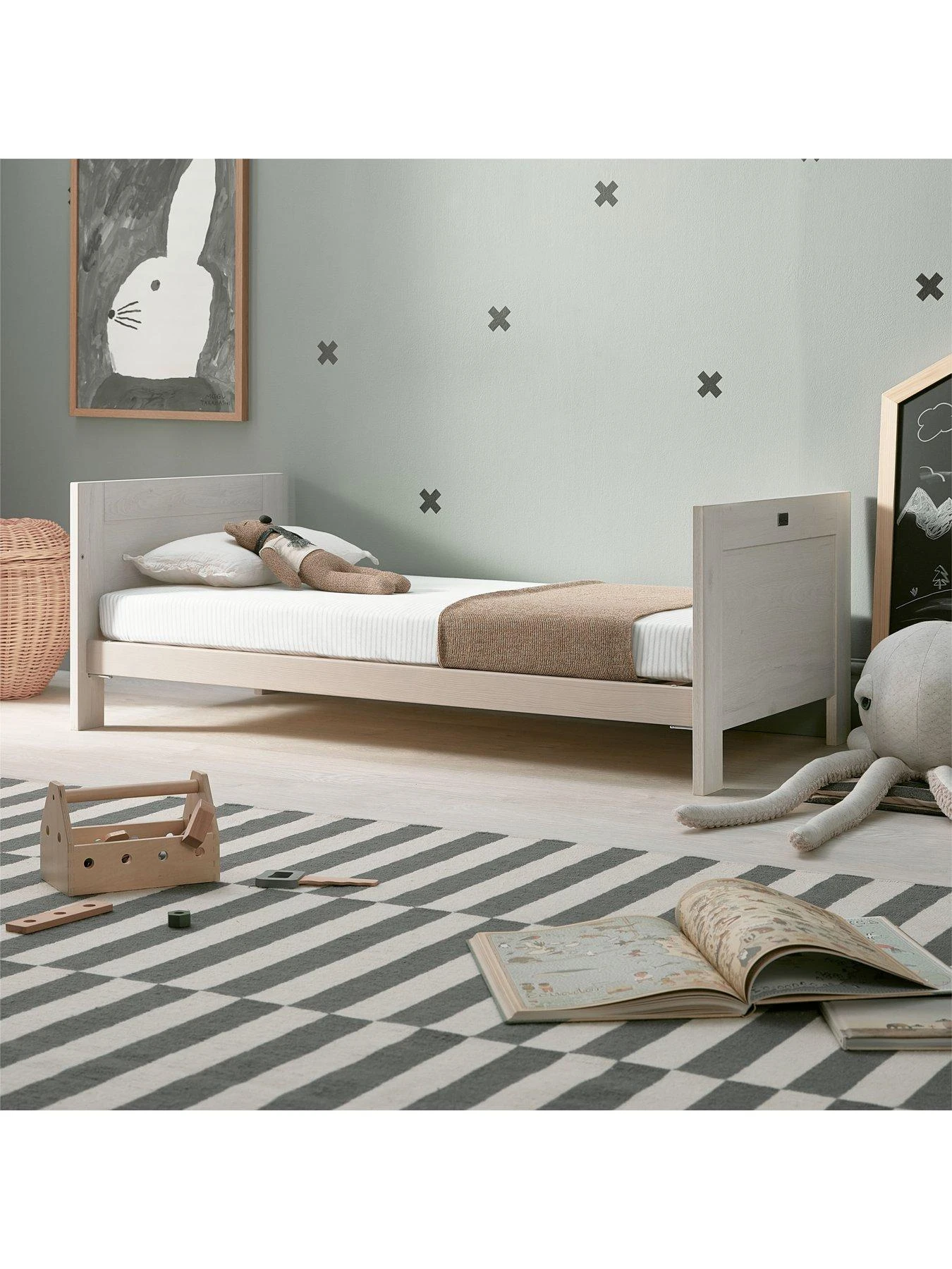 Silver Cross Alnmouth Oak 3 Piece Cot, Dresser And Wardrobe Furniture Set 9 Silver Cross Alnmouth Oak 3 Piece Cot, Dresser And Wardrobe Furniture Set - Image 7