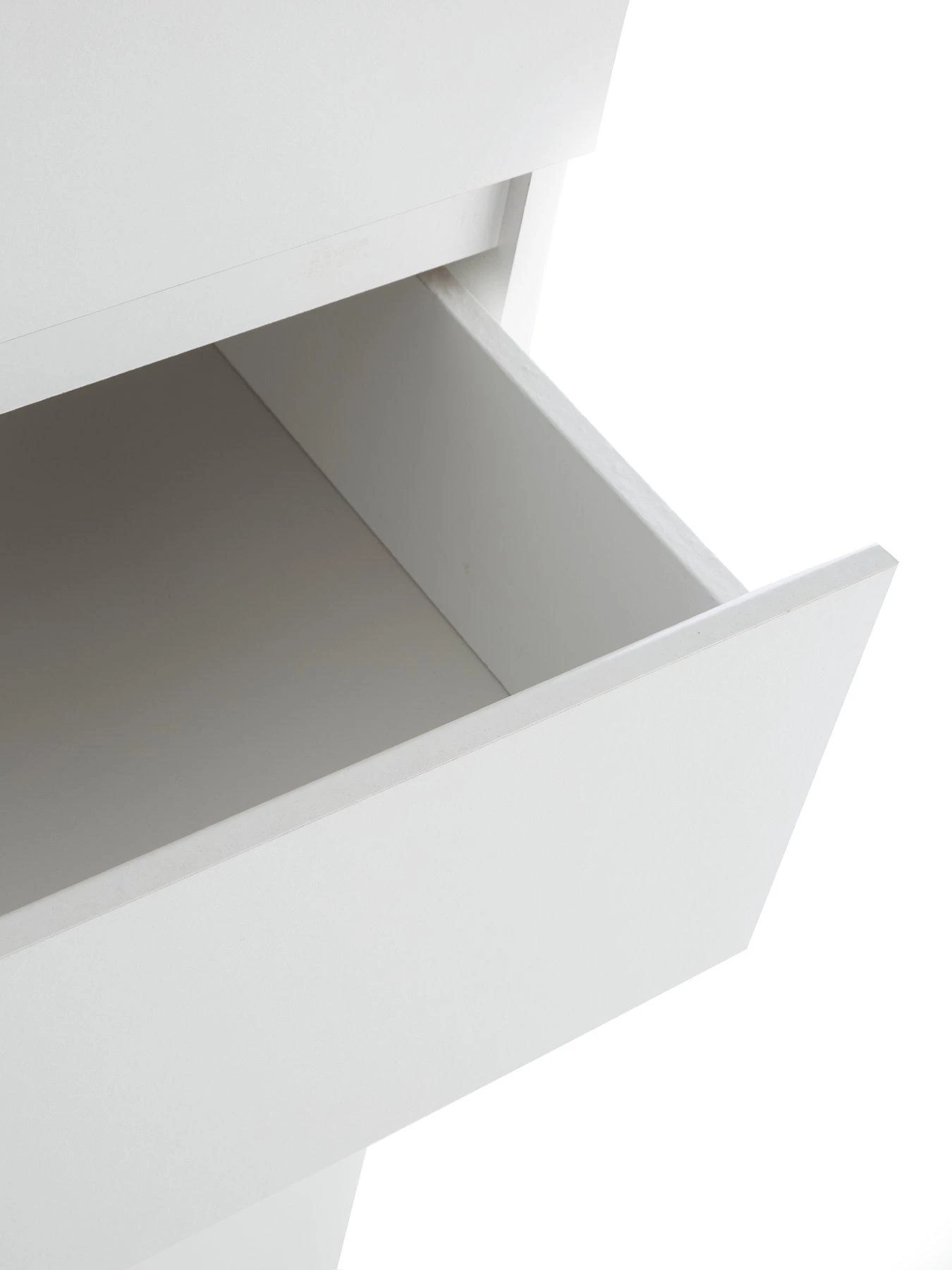 Everyday Lisson 5 Drawer Narrow Chest - White - FSC® Certified 6 Everyday Lisson 5 Drawer Narrow Chest - White - FSC® Certified - Image 4