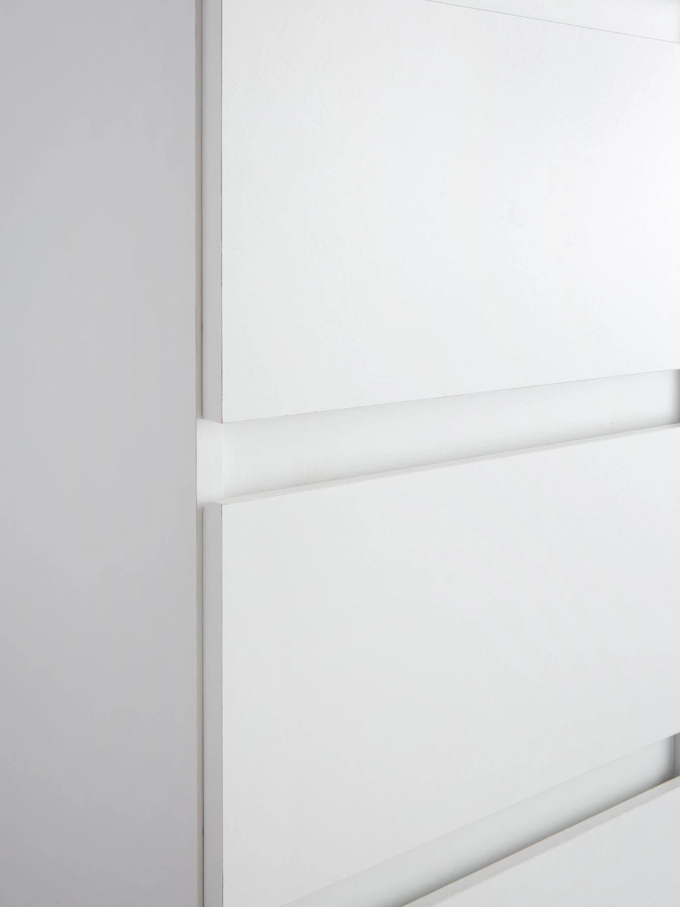 Everyday Lisson 5 Drawer Narrow Chest - White - FSC® Certified 7 Everyday Lisson 5 Drawer Narrow Chest - White - FSC® Certified - Image 5