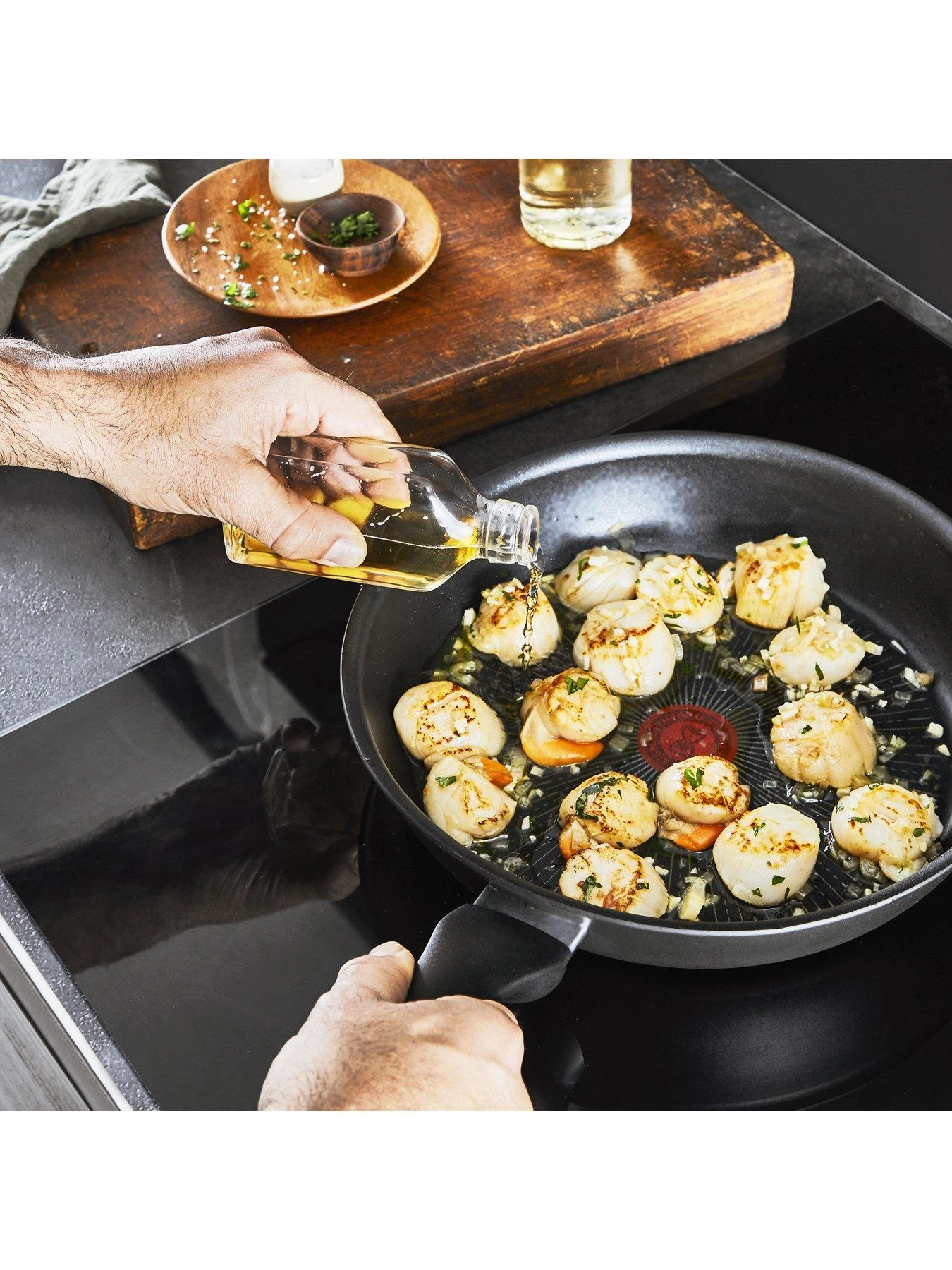 Tefal Unlimited Non-Stick Aluminium Induction Compatible 32 Cm Frying Pan 7 Tefal Unlimited Non-Stick Aluminium Induction Compatible 32 Cm Frying Pan - Image 5