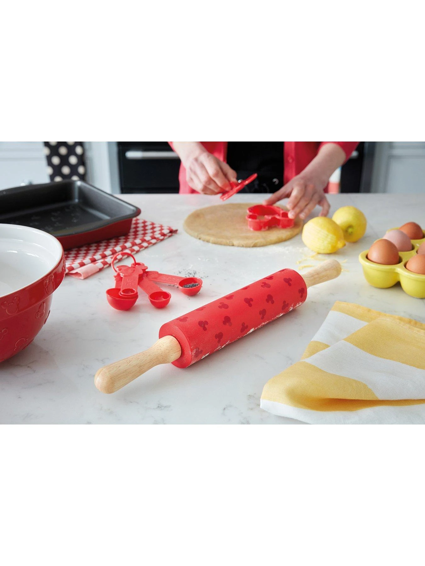 Prestige Disney Bake With Mickey Mouse By Prestige Silicone Rolling Pin - 45 cm 5 Prestige Disney Bake With Mickey Mouse By Prestige Silicone Rolling Pin - 45 cm - Image 3