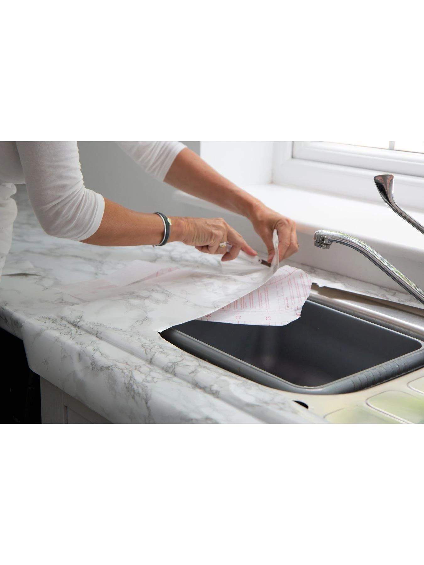 D-C-Fix Marble Grey Self Adhesive Vinyl Wrap Film - 67.5cm X 15m 6 D-C-Fix Marble Grey Self Adhesive Vinyl Wrap Film - 67.5cm X 15m - Image 4