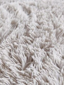 Catherine Lansfield Cuddly Large Family Cosy Throw - Silver -Oleu Furniture Shop VMRPH SQ3 0000000035 SILVER SLd