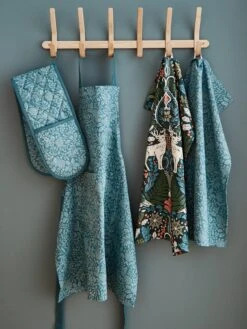 Catherine Lansfield Majestic Stag Double Oven Glove 7 Catherine Lansfield Majestic Stag Double Oven Glove -Oleu Furniture Shop VOW0W SQ3 0000000099 N A SLd1