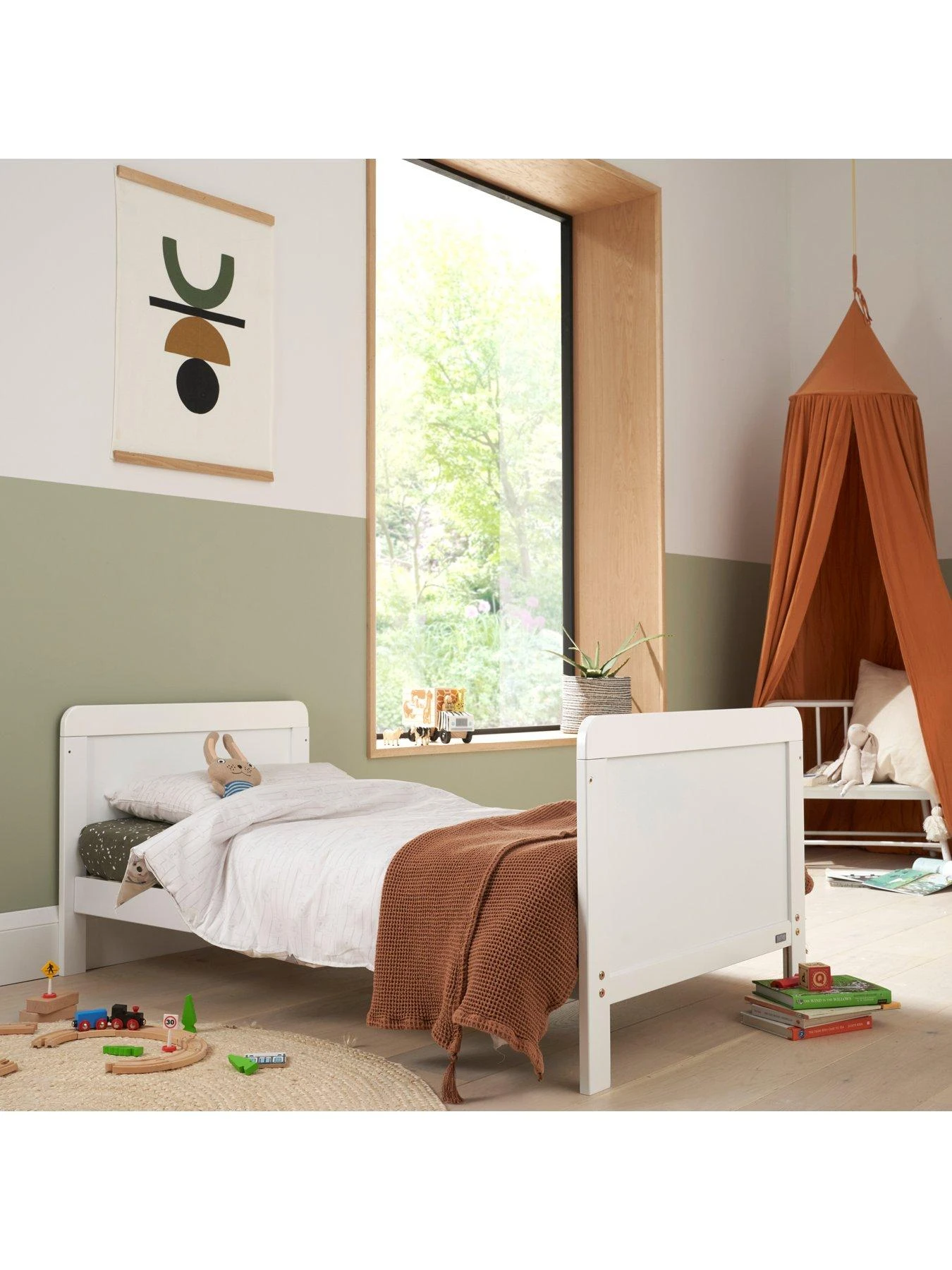 Tutti Bambini Rio 5 Piece Furniture Se- White (Cot Bed, Cot Top Changer, Sprung Mattress, Chest Changer, Wardrobe) 6 Tutti Bambini Rio 5 Piece Furniture Se- White (Cot Bed, Cot Top Changer, Sprung Mattress, Chest Changer, Wardrobe) - Image 4