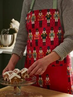 Ulster Weavers Cotton Apron – Nutcracker Parade -Oleu Furniture Shop VRUCX SQ2 0000000099 N A SLd