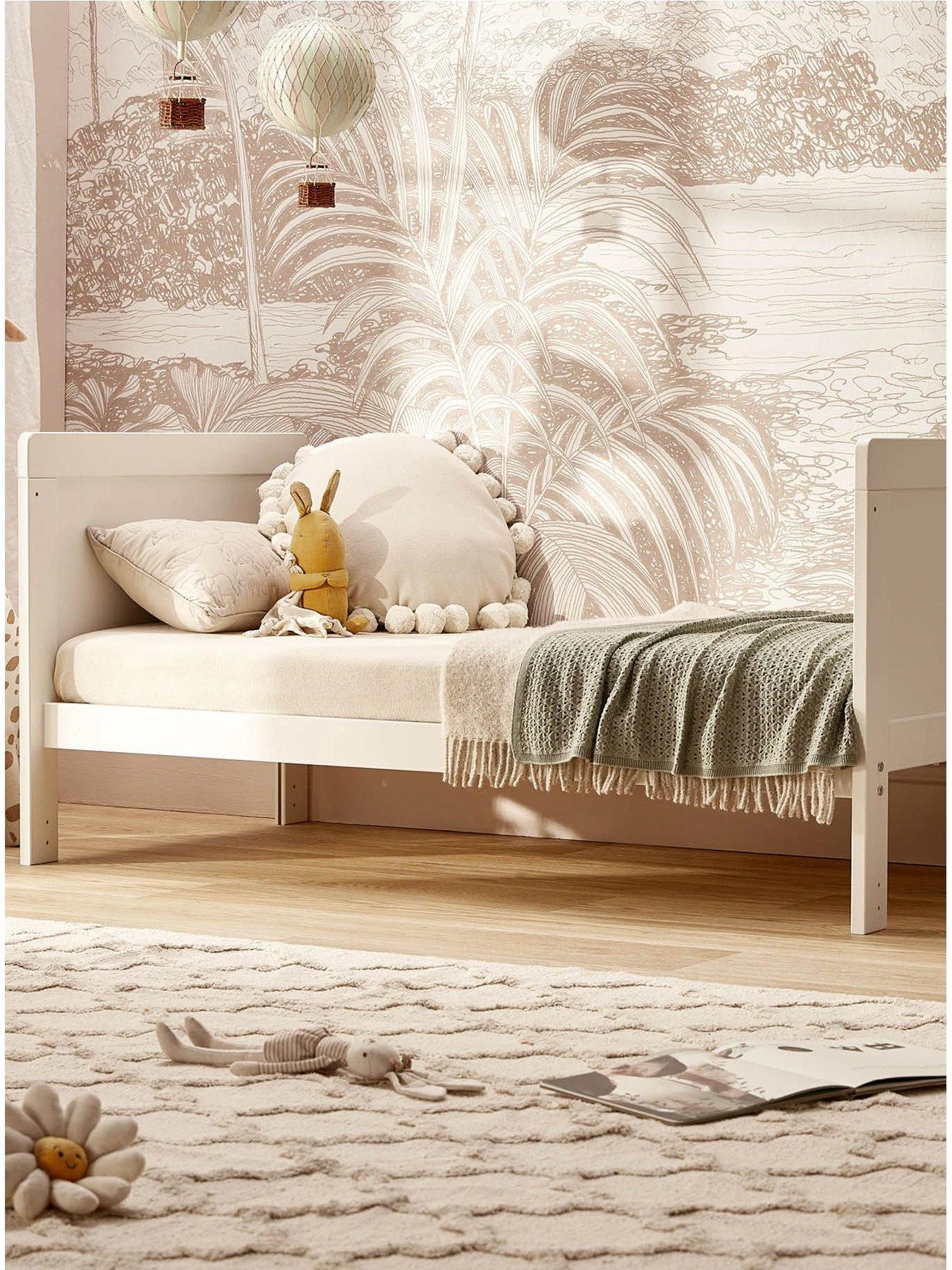 Silver Cross Devon 2 Piece Nursery Furniture Set- White 7 Silver Cross Devon 2 Piece Nursery Furniture Set- White - Image 5